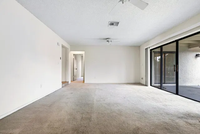 Residence photo 18