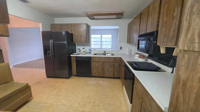 Residence photo 3