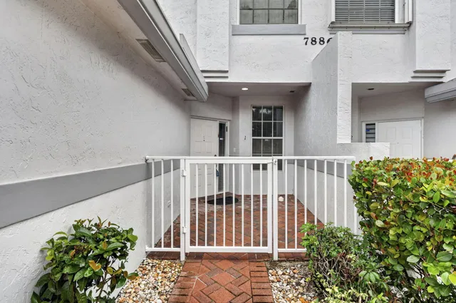 Unit Apt 1 photo 2