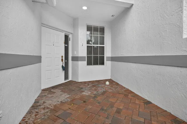 Unit Apt 1 photo 3