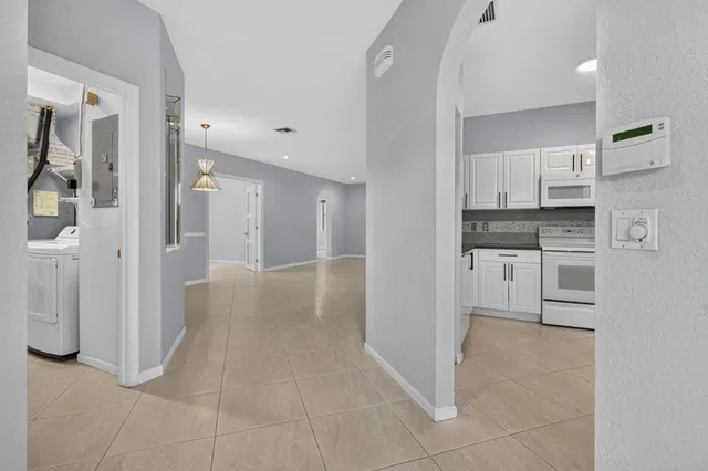 Unit Apt 1 photo 4