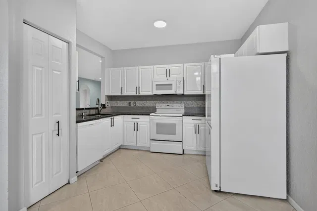 Unit Apt 1 photo 6