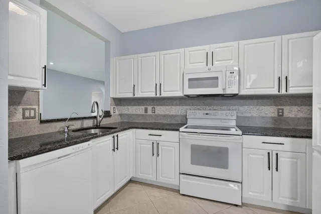 Unit Apt 1 photo 7