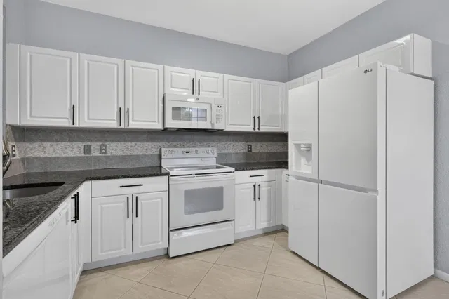 Unit Apt 1 photo 8