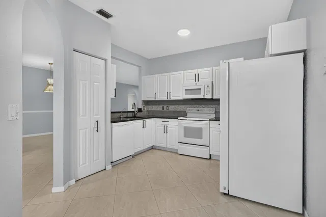 Unit Apt 1 photo 12