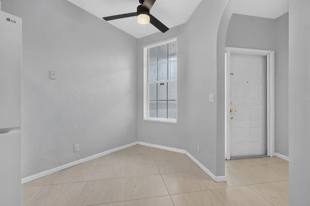 Unit Apt 1 photo 13