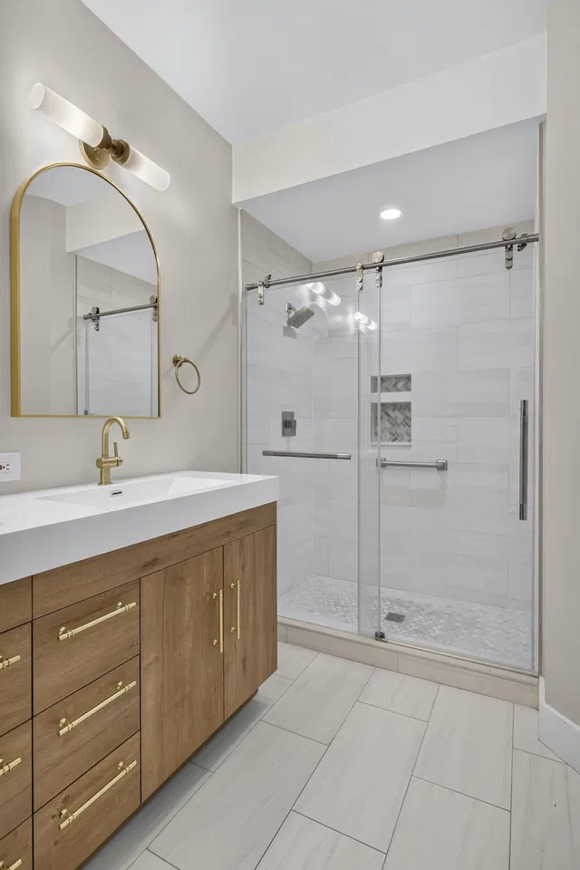 Unit Apt 1 photo 32