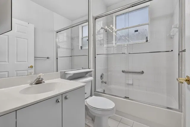 Unit Apt 1 photo 33