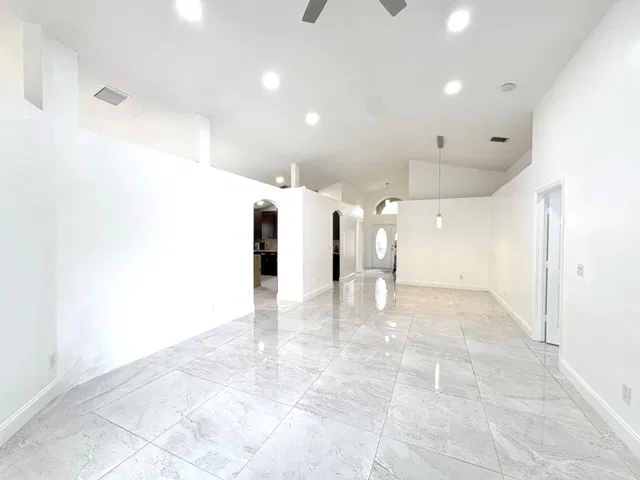 Residence photo 6