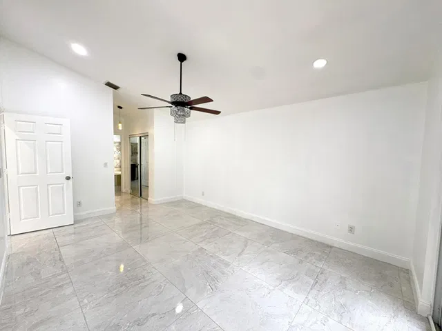 Residence photo 11