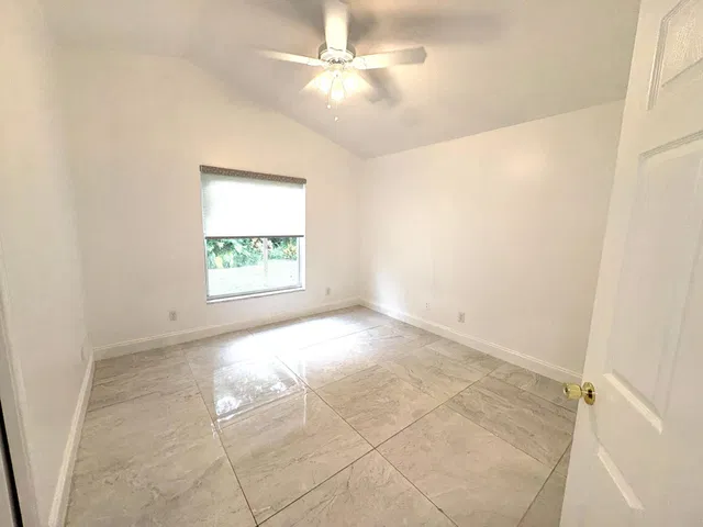 Residence photo 17