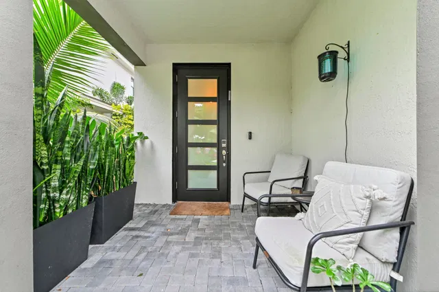Residence photo 2