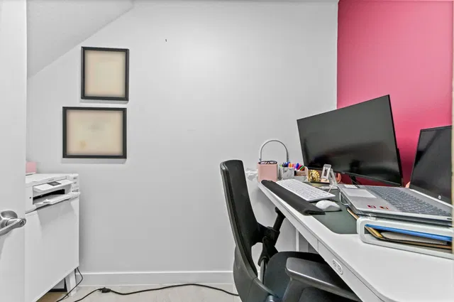 Residence photo 16