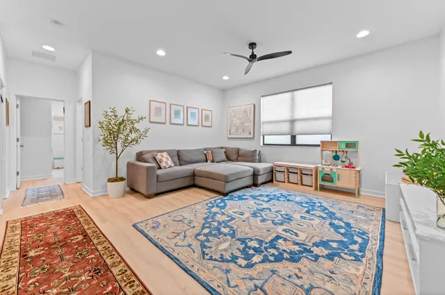 Residence photo 20