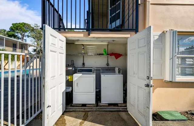 Unit 1-I photo 20