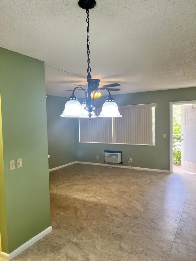  Residence photo 15