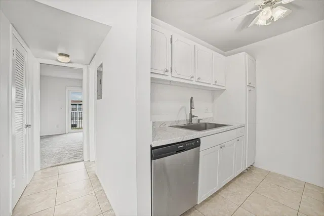 Unit 306 photo 11
