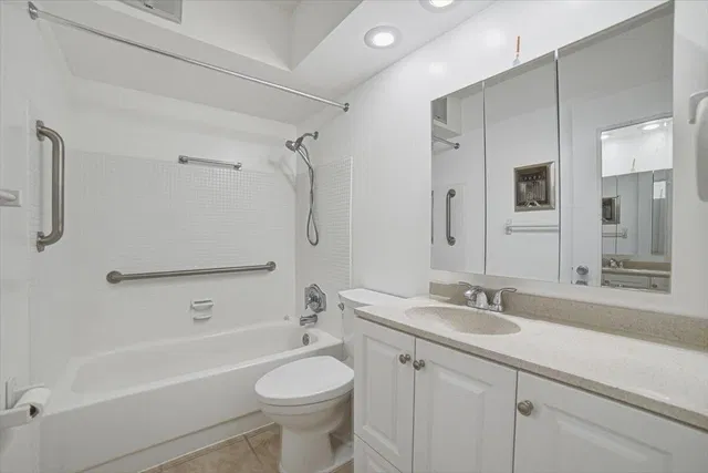 Unit 306 photo 19