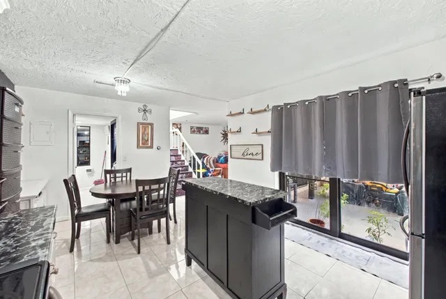  Residence photo 4