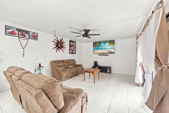  Residence photo 8