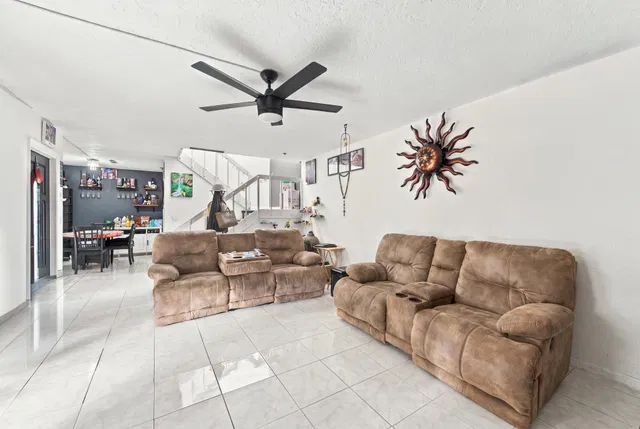  Residence photo 9