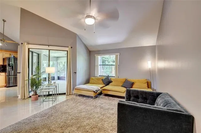 Residence photo 2