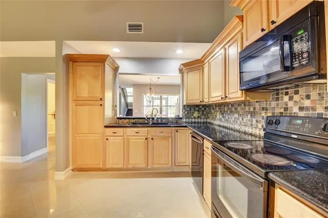 Residence photo 3
