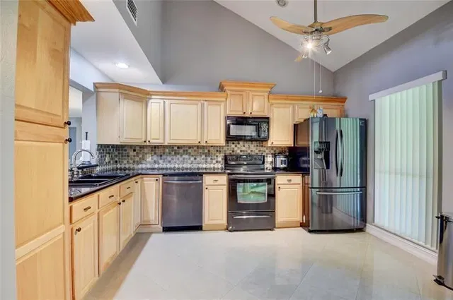 Residence photo 8