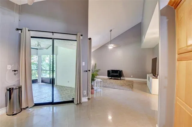 Residence photo 10