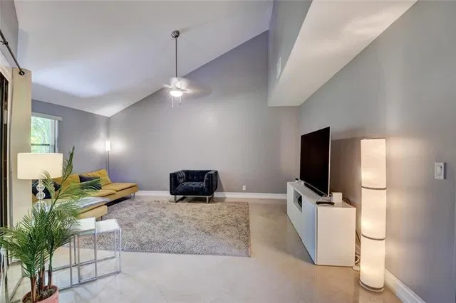 Residence photo 12