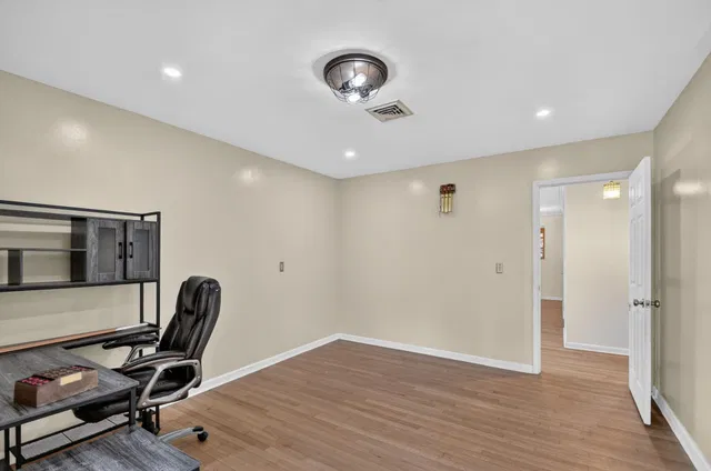  Residence photo 26