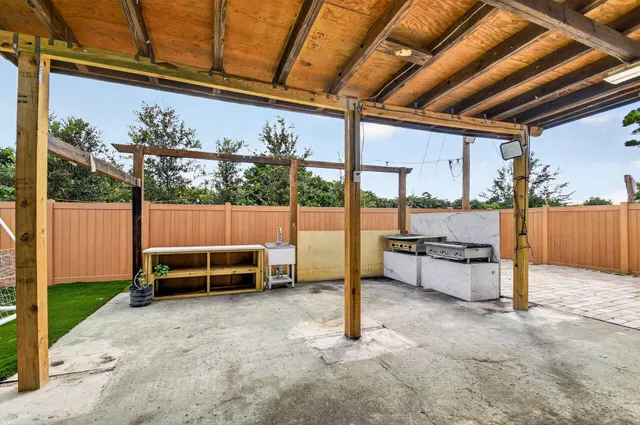  Residence photo 42
