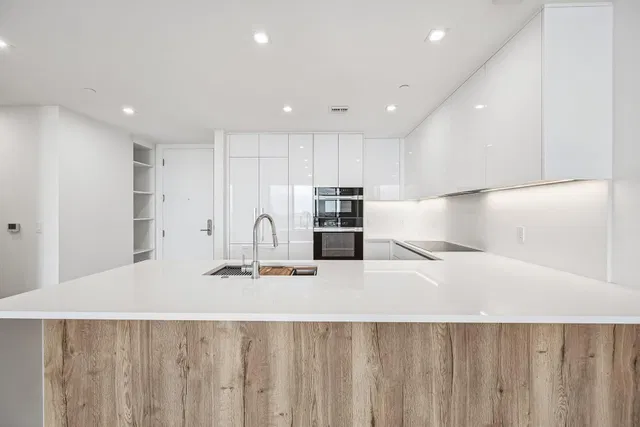 Nautilus 220 Unit 1913 photo 12
