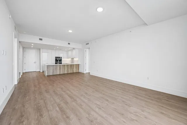 Nautilus 220 Unit 1913 photo 14