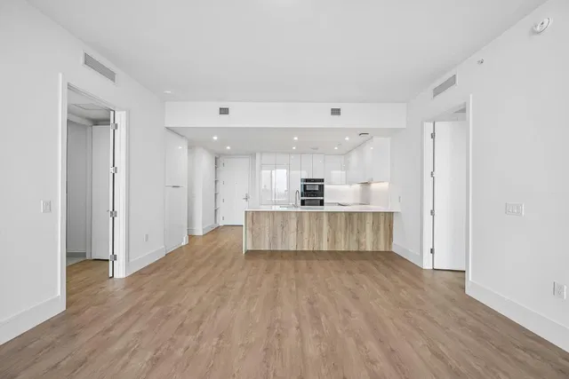 Nautilus 220 Unit 1913 photo 15