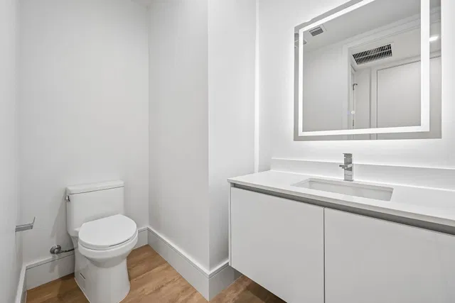 Nautilus 220 Unit 1913 photo 17