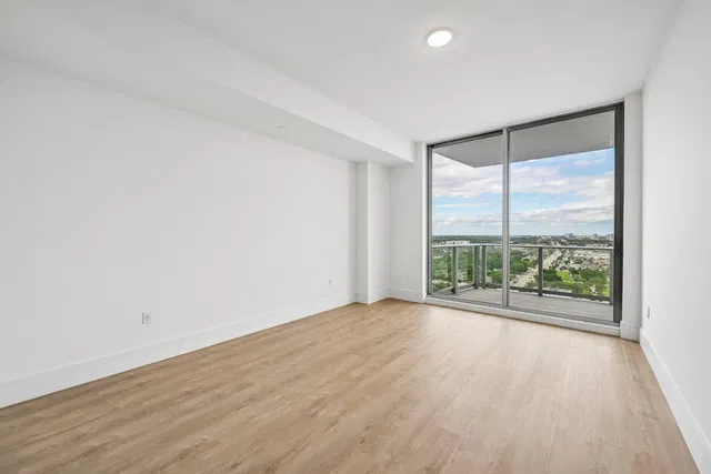 Nautilus 220 Unit 1913 photo 18