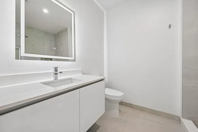 Nautilus 220 Unit 1913 photo 27