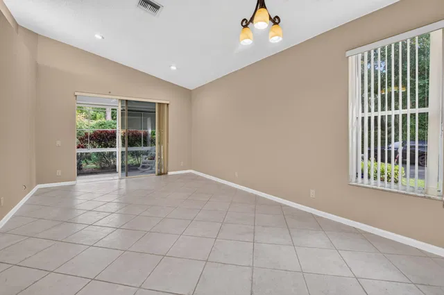  Residence photo 14
