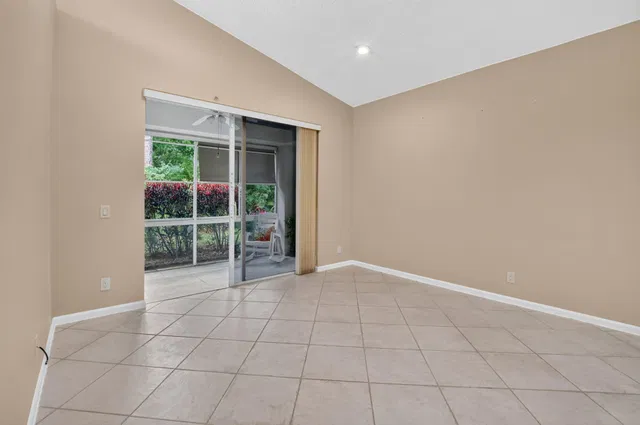  Residence photo 15