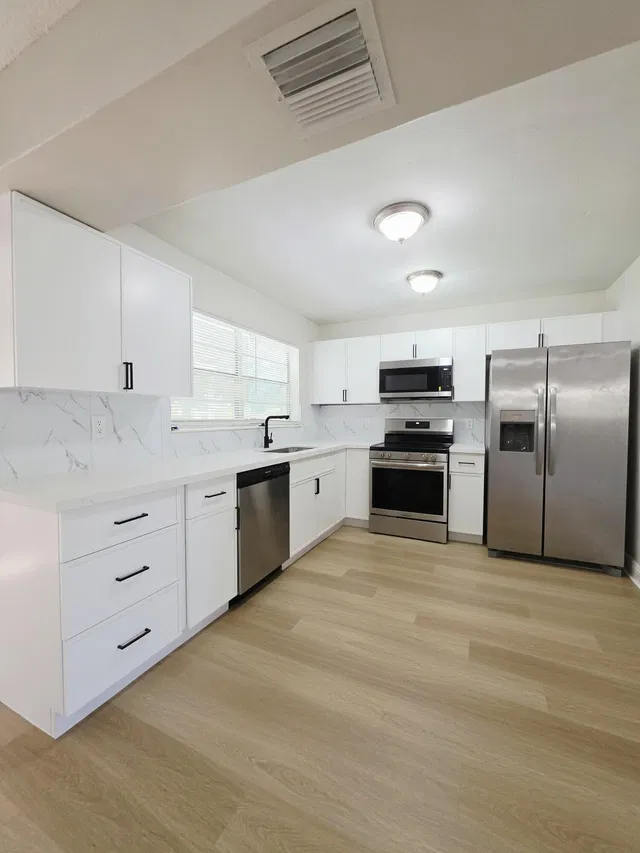 Residence photo 3