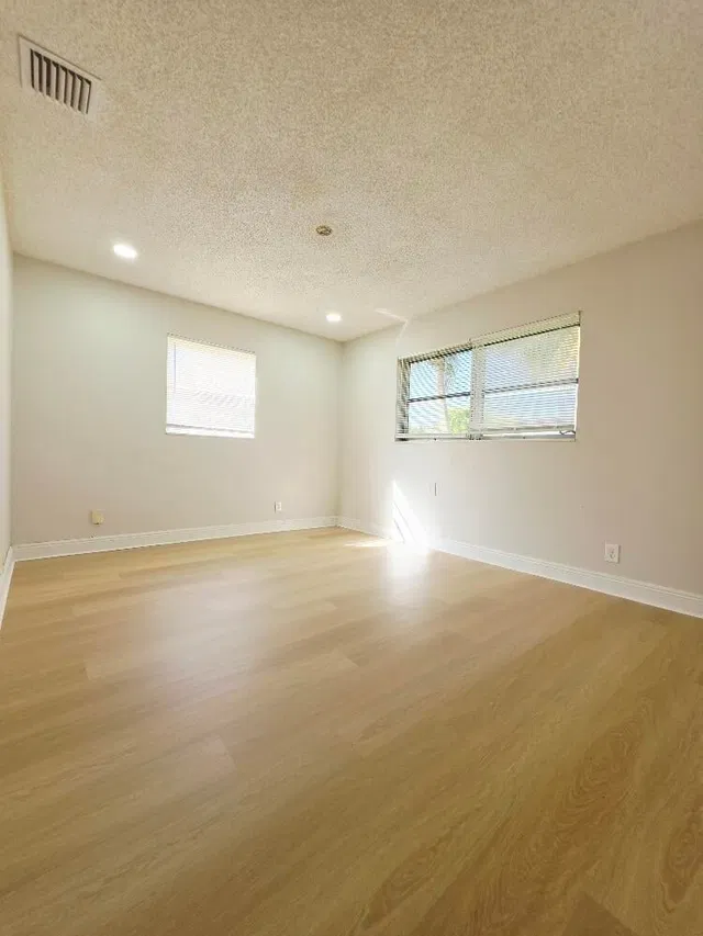 Residence photo 12