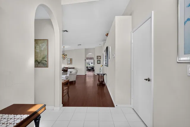  Residence photo 4