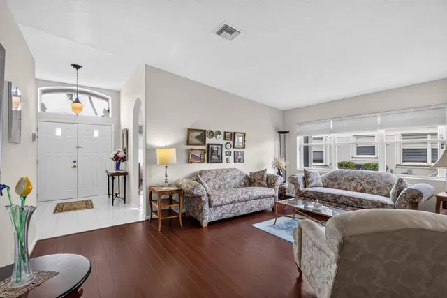  Residence photo 14