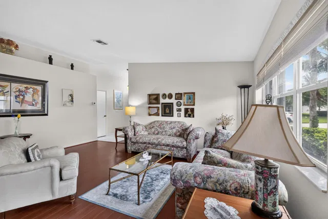  Residence photo 15
