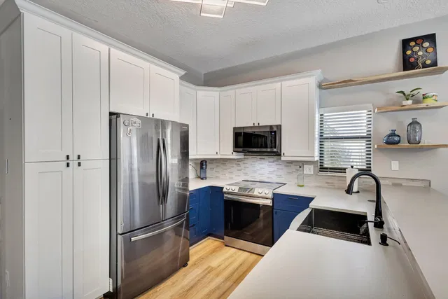 Residence photo 3