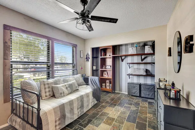 Residence photo 20
