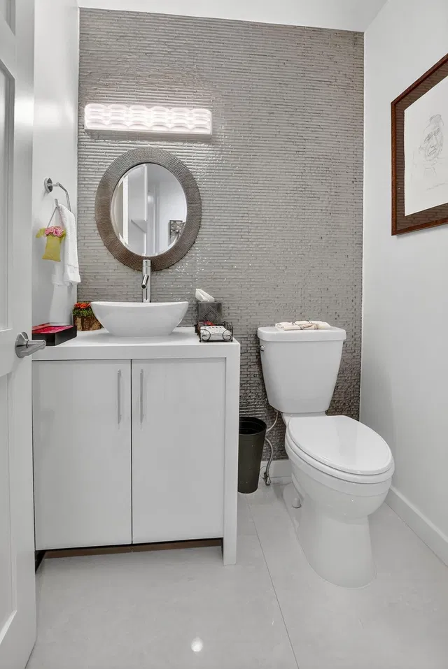 Unit 104 photo 25