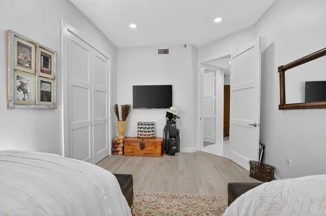 Unit 104 photo 32