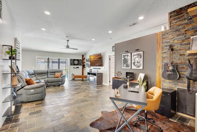 Residence photo 10